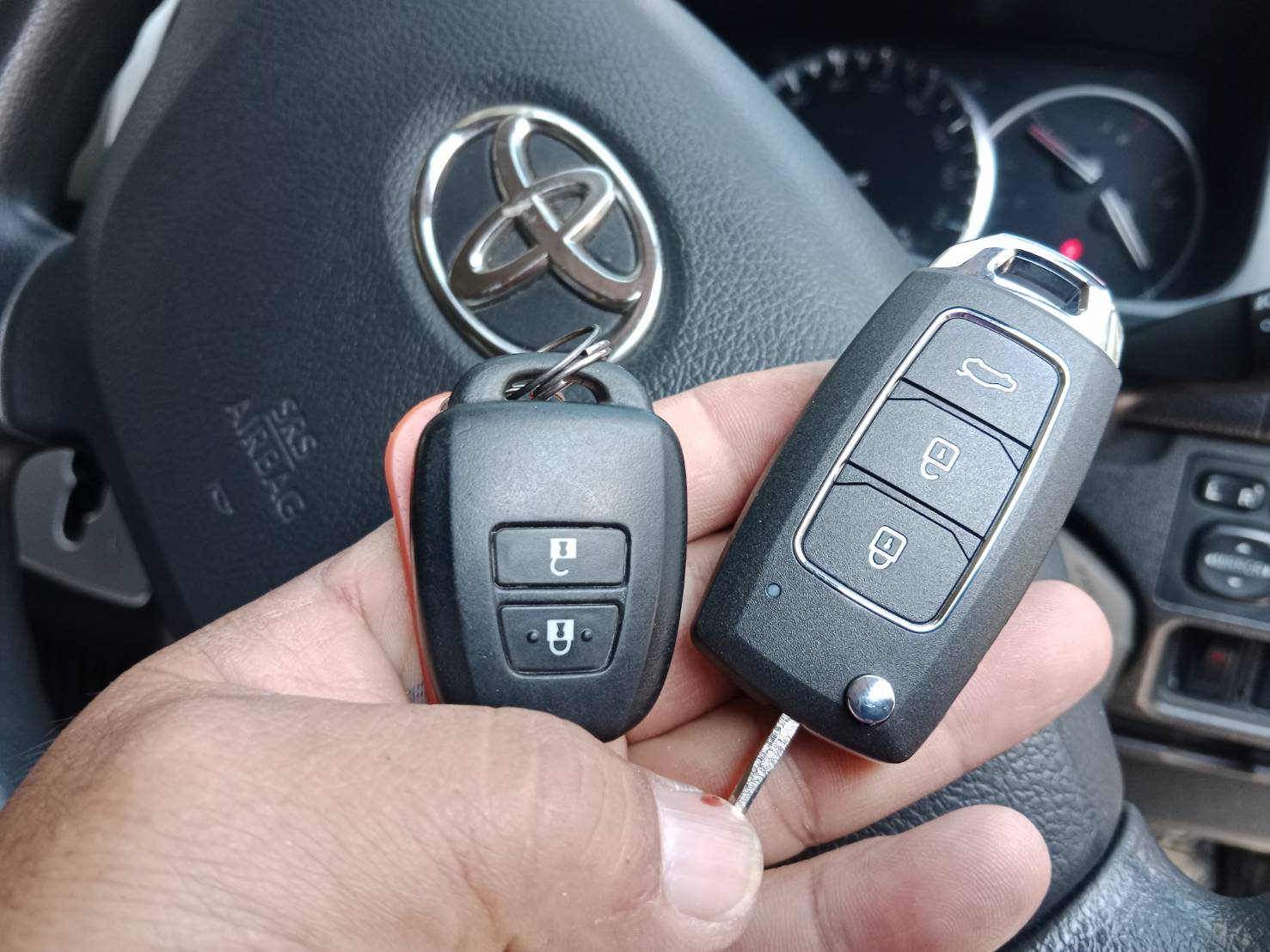 13 - https://ร้านช่างเจริญกุญแจโคราช.com | ร้านช่างเจริญกุญแจโคราช - รับทำกุญแจรถยนต์ทุกชนิด เปิดรถยนต์เปิดบ้านเปิดตู้เซฟ กุญแจมอเตอร์ไซค์ทุกรุ่นทุกชนิด รับทำกุญแจอิมโมบิไลเซอร์ทุกรุ่น บริการนอกสถานที่ทั้งในเขตตัวเมืองและเขตใกล้เคียงต่างอำเภอต่างจังหวัด