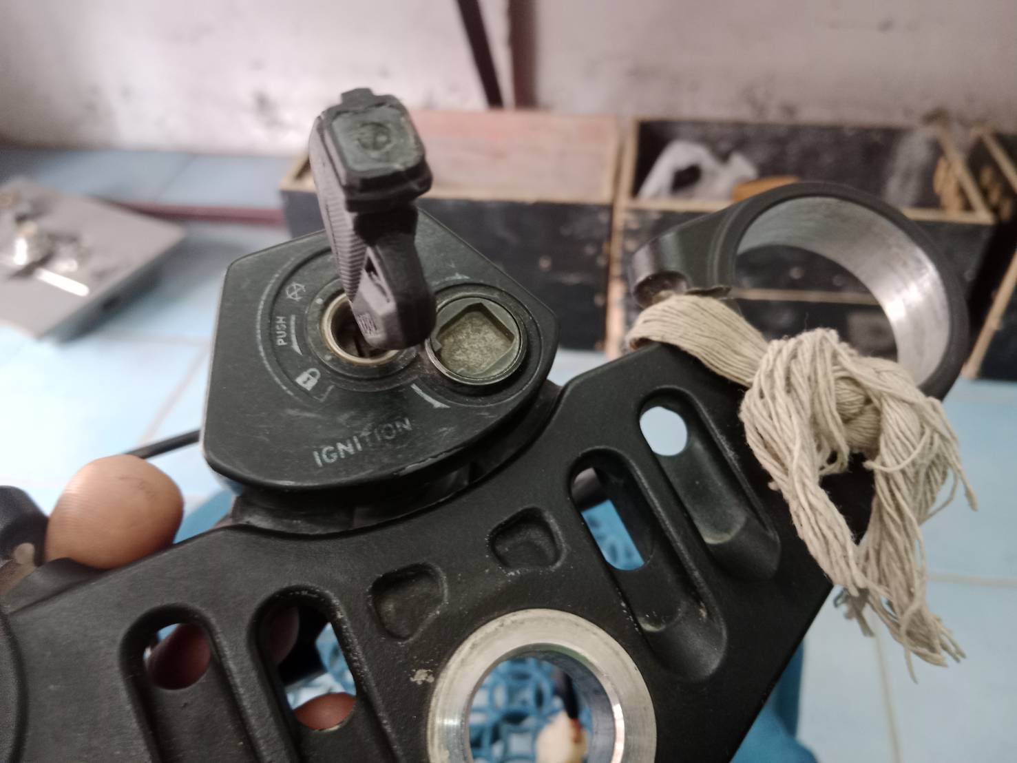 30 - https://ร้านช่างเจริญกุญแจโคราช.com | ร้านช่างเจริญกุญแจโคราช - รับทำกุญแจรถยนต์ทุกชนิด เปิดรถยนต์เปิดบ้านเปิดตู้เซฟ กุญแจมอเตอร์ไซค์ทุกรุ่นทุกชนิด รับทำกุญแจอิมโมบิไลเซอร์ทุกรุ่น บริการนอกสถานที่ทั้งในเขตตัวเมืองและเขตใกล้เคียงต่างอำเภอต่างจังหวัด