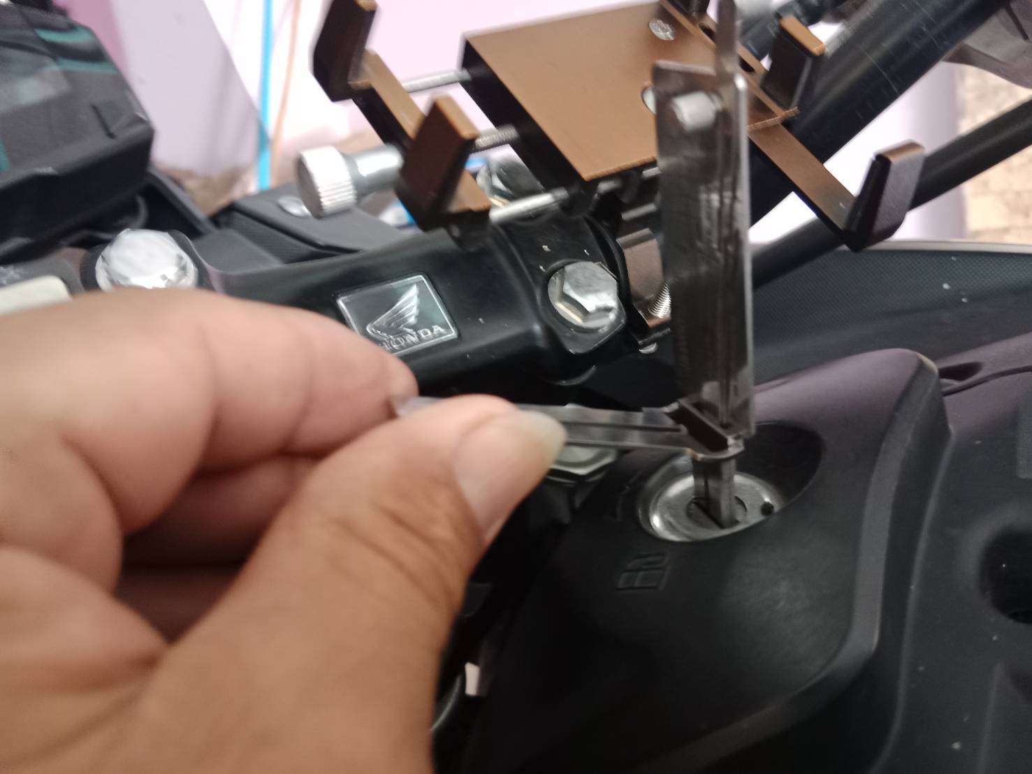 31 - https://ร้านช่างเจริญกุญแจโคราช.com | ร้านช่างเจริญกุญแจโคราช - รับทำกุญแจรถยนต์ทุกชนิด เปิดรถยนต์เปิดบ้านเปิดตู้เซฟ กุญแจมอเตอร์ไซค์ทุกรุ่นทุกชนิด รับทำกุญแจอิมโมบิไลเซอร์ทุกรุ่น บริการนอกสถานที่ทั้งในเขตตัวเมืองและเขตใกล้เคียงต่างอำเภอต่างจังหวัด