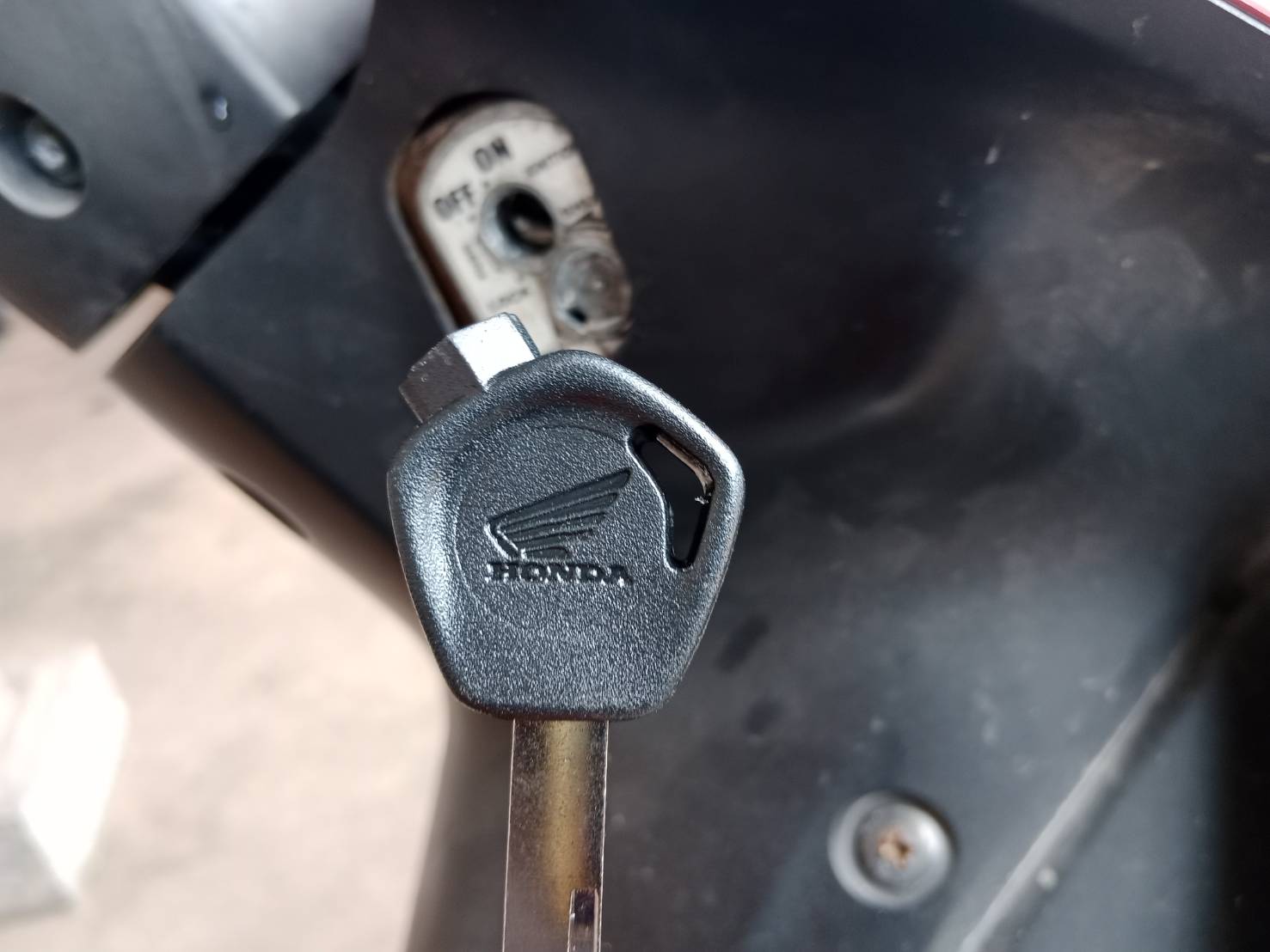 35 - https://ร้านช่างเจริญกุญแจโคราช.com | ร้านช่างเจริญกุญแจโคราช - รับทำกุญแจรถยนต์ทุกชนิด เปิดรถยนต์เปิดบ้านเปิดตู้เซฟ กุญแจมอเตอร์ไซค์ทุกรุ่นทุกชนิด รับทำกุญแจอิมโมบิไลเซอร์ทุกรุ่น บริการนอกสถานที่ทั้งในเขตตัวเมืองและเขตใกล้เคียงต่างอำเภอต่างจังหวัด