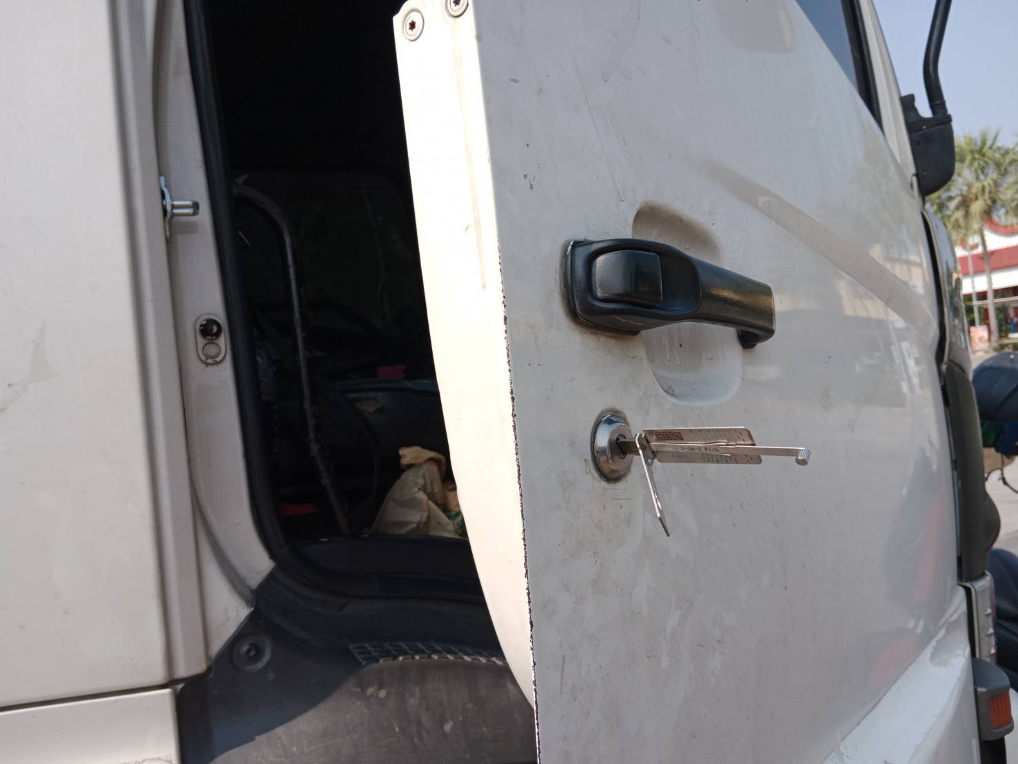 45 - https://ร้านช่างเจริญกุญแจโคราช.com | ร้านช่างเจริญกุญแจโคราช - รับทำกุญแจรถยนต์ทุกชนิด เปิดรถยนต์เปิดบ้านเปิดตู้เซฟ กุญแจมอเตอร์ไซค์ทุกรุ่นทุกชนิด รับทำกุญแจอิมโมบิไลเซอร์ทุกรุ่น บริการนอกสถานที่ทั้งในเขตตัวเมืองและเขตใกล้เคียงต่างอำเภอต่างจังหวัด